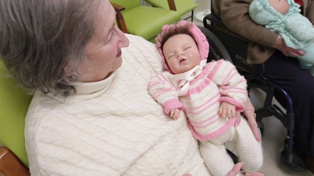 Los Bebés Reborn ayudan a las personas con Alzheimer